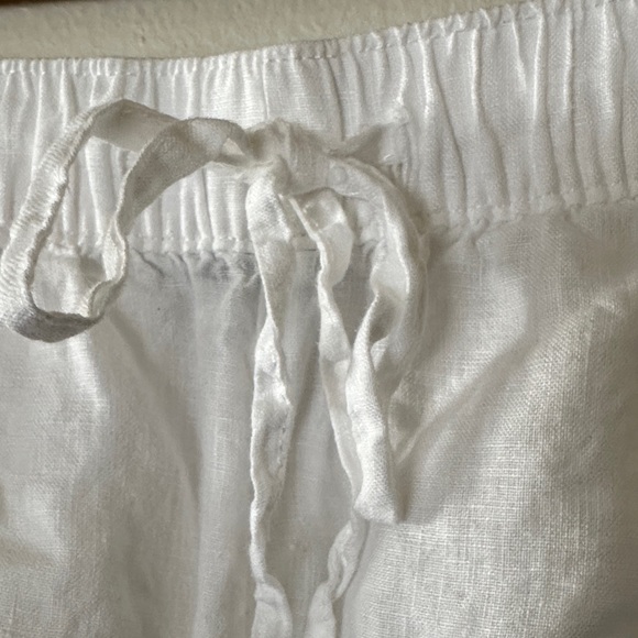 Tahari Women's Crisp White Athletic Shorts - Picture 4 of 6